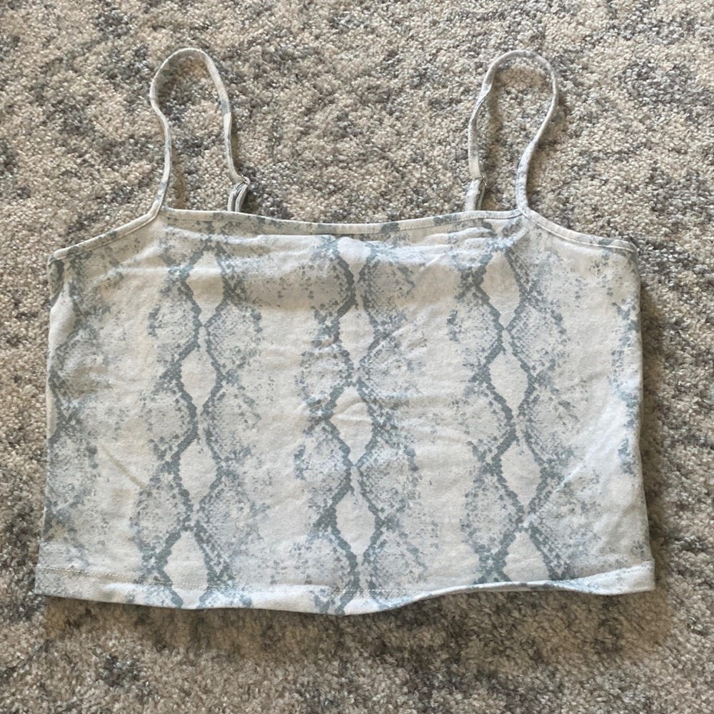 Never worn Forever 21 cropped tank!!